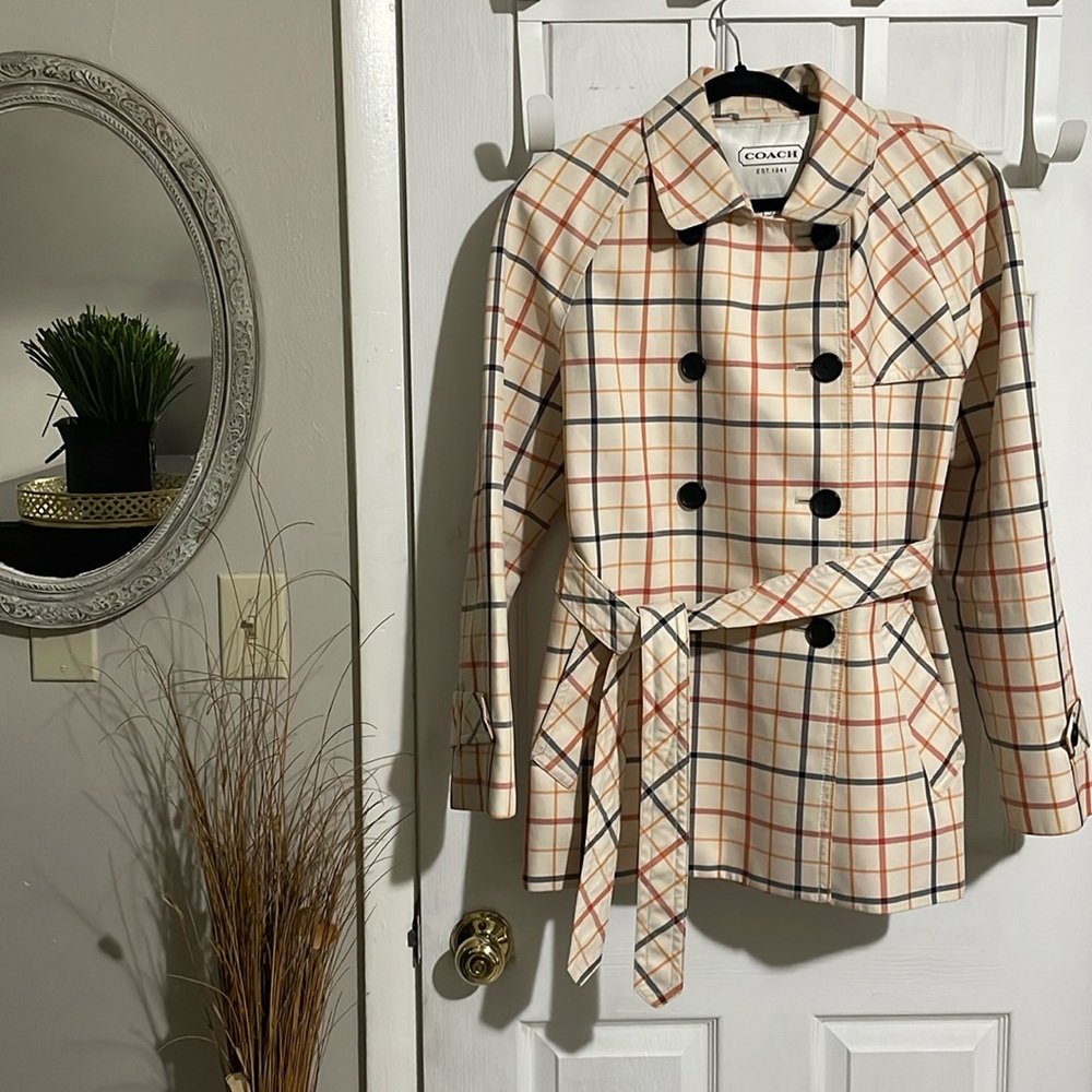Classy fall short trench by Coach. Women’s Size: XL